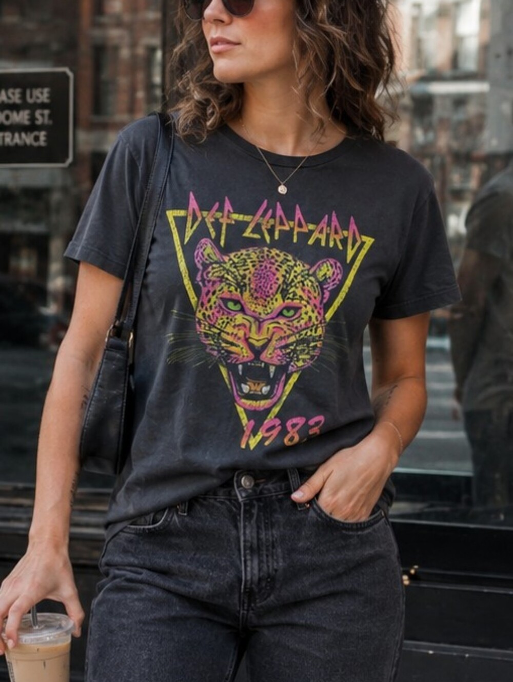 Def Leppard 1983 Tour Graphic Band Tee Black Pink Women's Small
